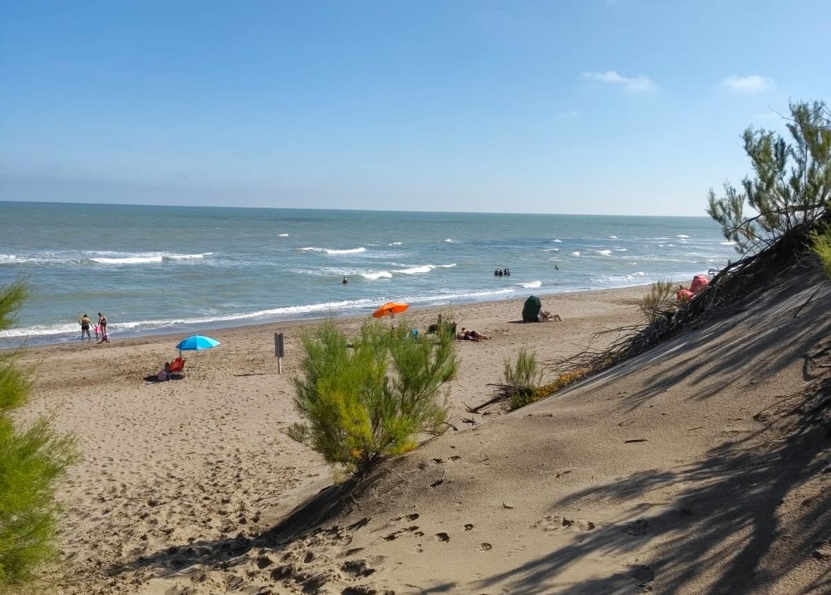La playa de Pehuén-Có, a 35 metros de El Arbolito